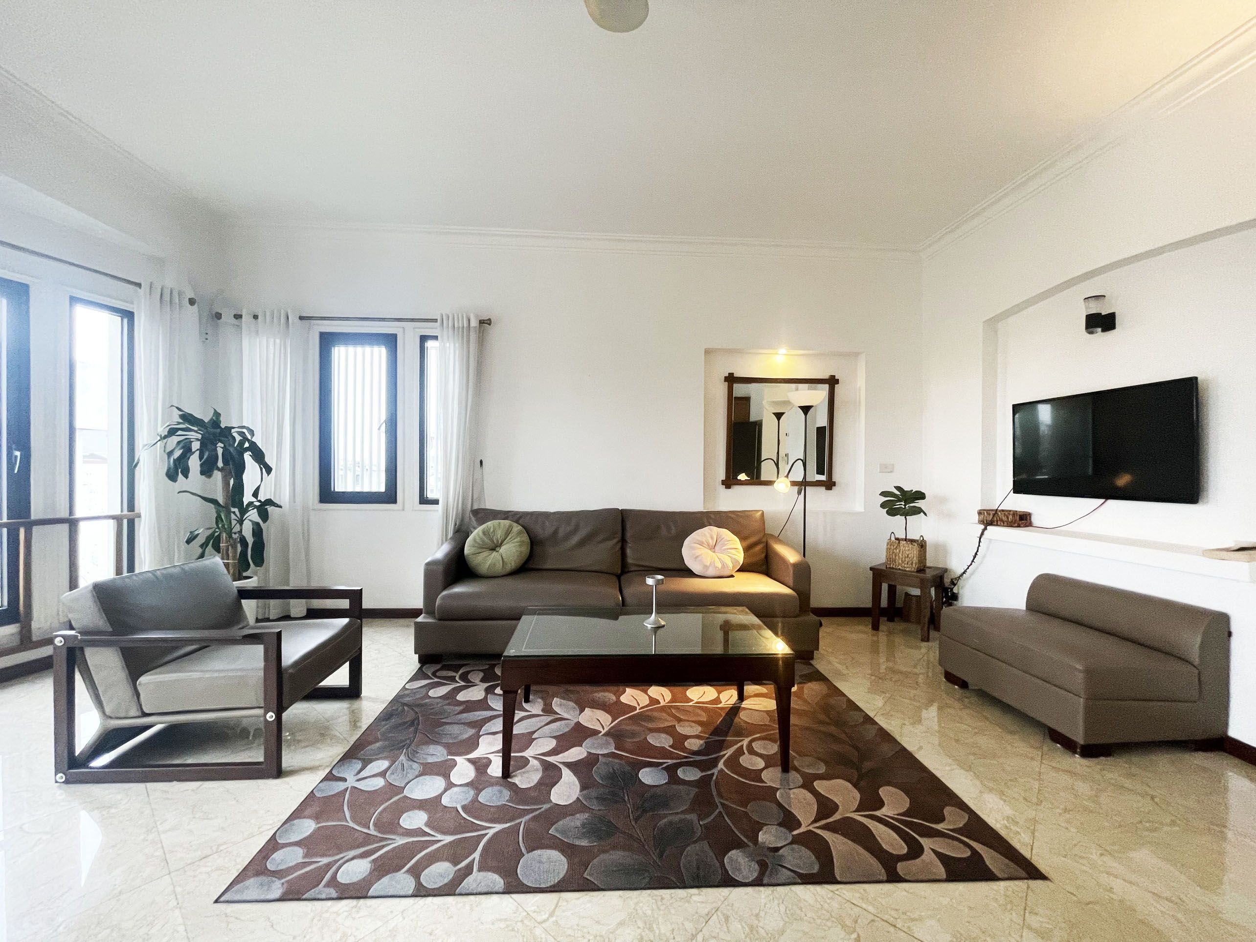 Cần bán chung cư 3 phòng ngủ 100m2, hướng tây tứ trạch Vinhomes Royal City ban công view thành phố